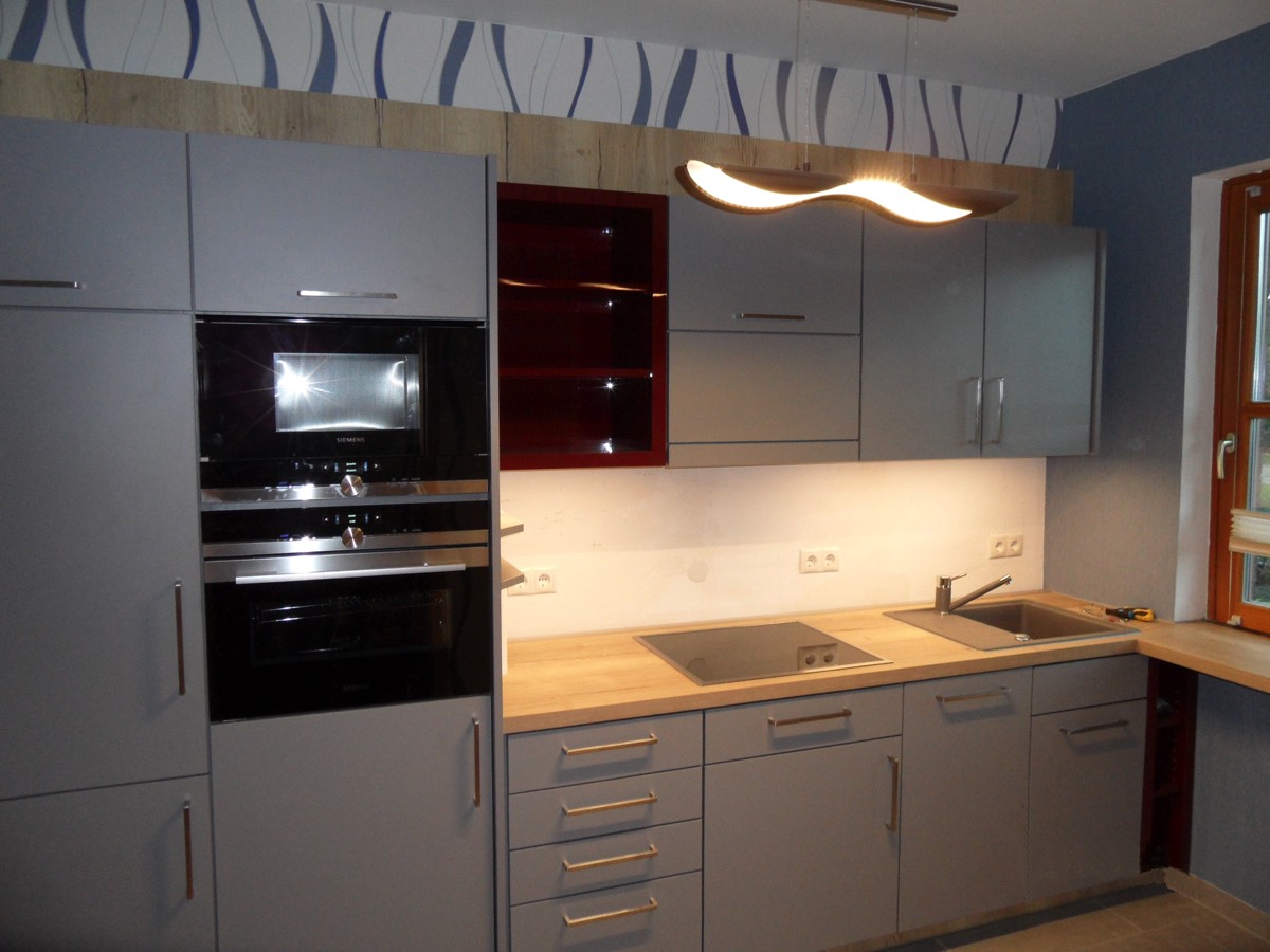 Küche mit Hochglanz Elemente.